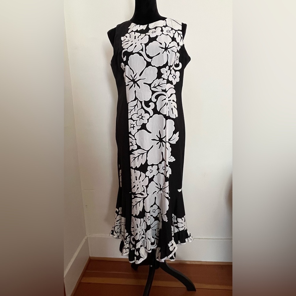 Hilo Hattie Authentic Black and White Hawaiin Floral Dress size 14
